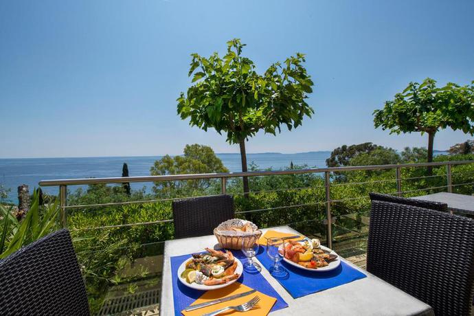 Imagen de los exteriores del H&ocirc;tel-Club du Domaine d\'Aiguebelle, USSIM Vacances. Foto 14