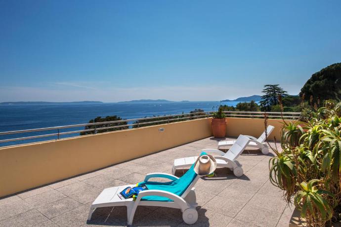Imagen de los exteriores del H&ocirc;tel-Club du Domaine d\'Aiguebelle, USSIM Vacances. Foto 15