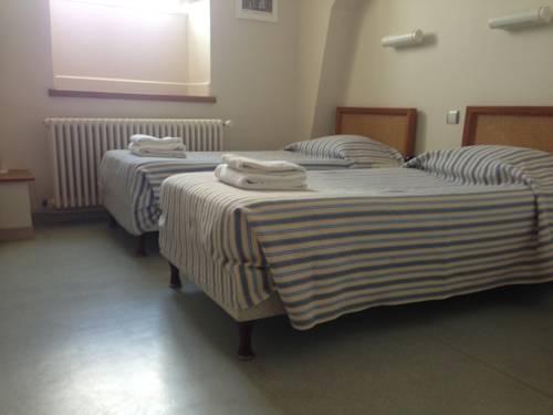 Imagen de la habitación del H&ocirc;tellerie Saint Yves. Foto 4