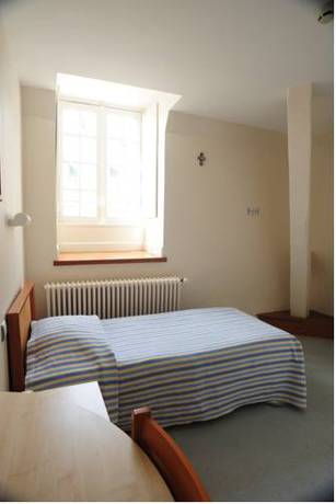 Imagen de la habitación del H&ocirc;tellerie Saint Yves. Foto 7