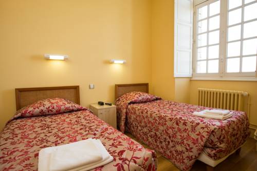 Imagen de la habitación del H&ocirc;tellerie Saint Yves. Foto 11