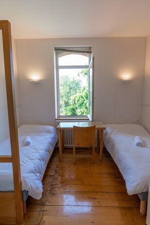 Imagen de la habitación del H&ocirc;tellerie de l'Abbaye du D&eacute;sert. Foto 18