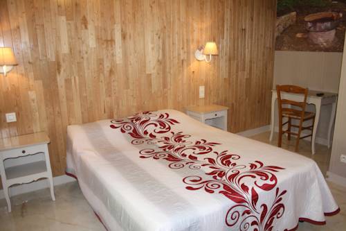 Imagen de la habitación del H&ocirc;tel-restaurant Le Rouffillac. Foto 5