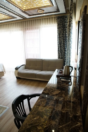 Imagen de los interiores del Holiday Business Otel. Foto 19