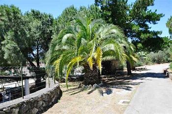 Imagen de los exteriores del Holiday Eolie Village. Foto 7