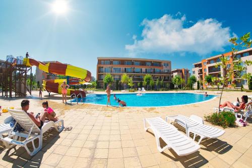 Imagen general del Holiday Garden Resort, Nessebar. Foto 7