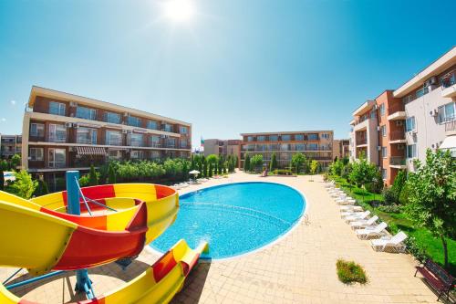 Imagen general del Holiday Garden Resort, Nessebar. Foto 12