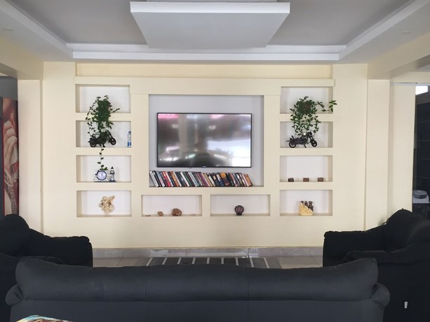 Imagen de los interiores del Holiday Hotel. Foto 17