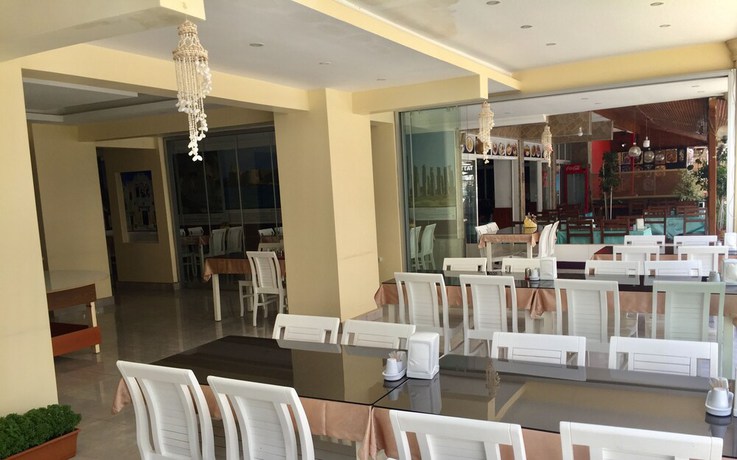 Imagen del bar/restaurante del Holiday Hotel. Foto 4