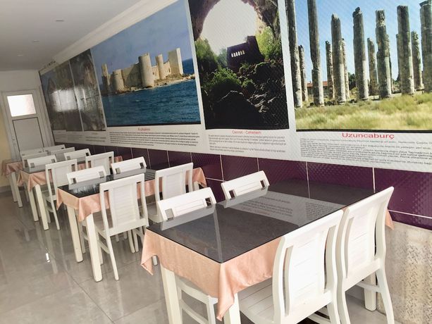 Imagen del bar/restaurante del Holiday Hotel. Foto 6