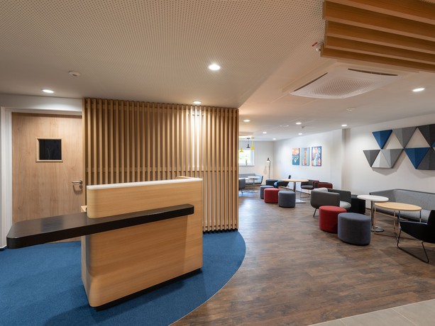 Imagen de los interiores del Holiday Inn Express Hamburg South A7 AS42. Foto 16