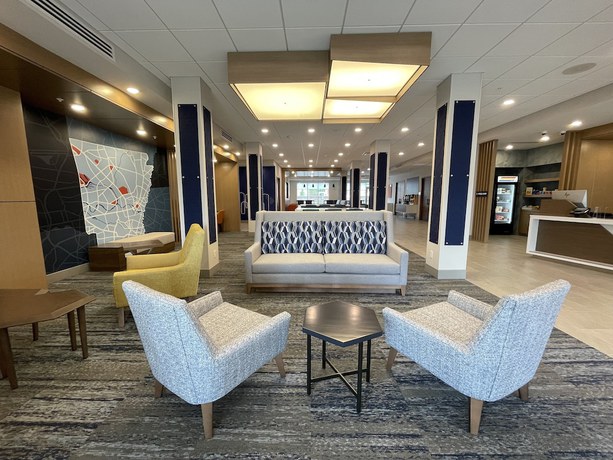 Imagen de los interiores del Holiday Inn Express & Suites - Ft. Smith - Airport, an IHG Hotel. Foto 19