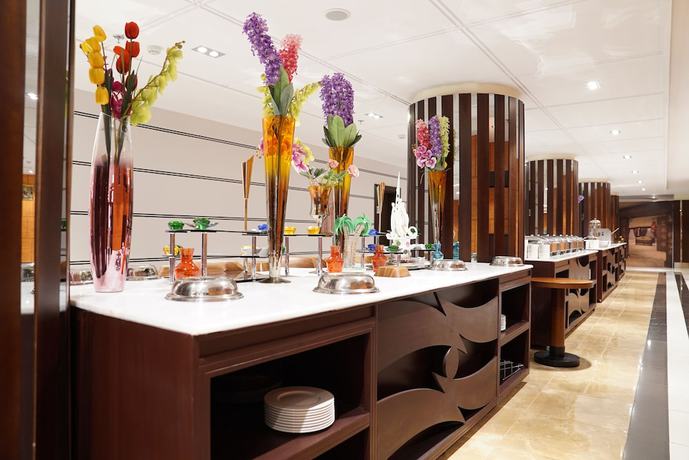 Imagen del bar/restaurante del Holiday Villa Hail Hotel. Foto 4