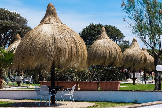 Imagen de los exteriores del Holiday Village. Foto 5