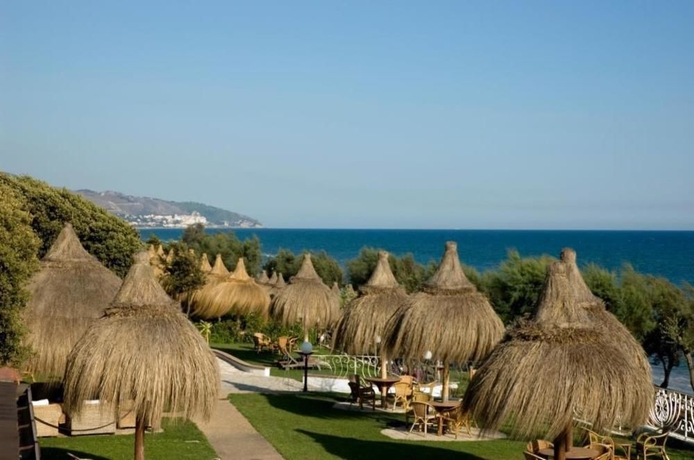 Imagen de los exteriores del Holiday Village. Foto 9