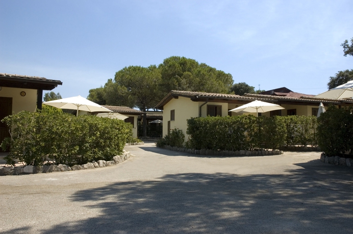 Imagen de los exteriores del Holiday Village. Foto 11