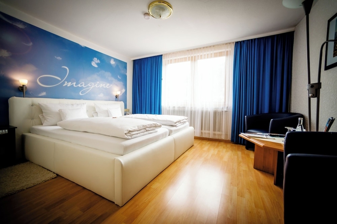Imagen de la habitación del Holzschuh Schwarzwaldhotel. Foto 2
