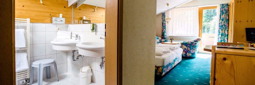 Imagen de la habitación del Holzschuh Schwarzwaldhotel. Foto 14
