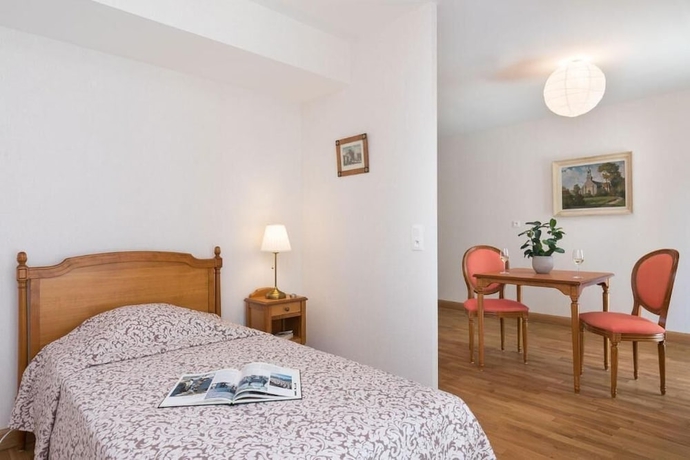 Imagen de la habitación del Home M&eacute;dicis Les Petites Roches. Foto 7