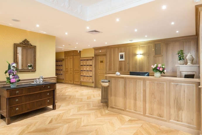 Imagen de los interiores del Home M&eacute;dicis Les Petites Roches. Foto 15