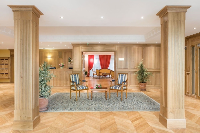 Imagen de los interiores del Home M&eacute;dicis Les Petites Roches. Foto 16