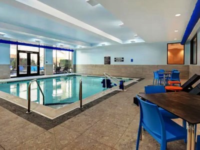 Imagen de la piscina del Home2 Suites By Hilton Kalamazoo Downtown, Mi. Foto 8
