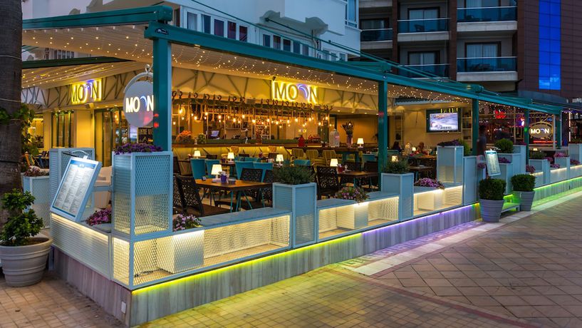 Imagen del bar/restaurante del Honeymoon Hotel. Foto 3