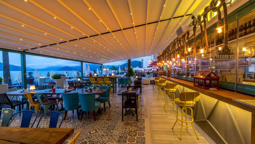 Imagen del bar/restaurante del Honeymoon Hotel. Foto 4
