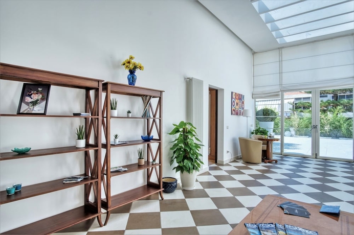 Imagen de los interiores del Horizon Suites. Foto 14