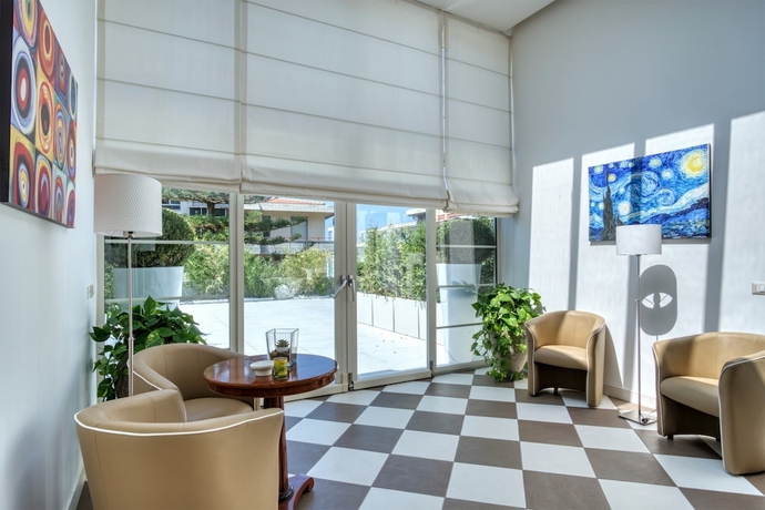 Imagen de los interiores del Horizon Suites. Foto 16
