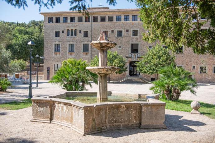 Imagen general del Hospedería Santuari de Lluc. Foto 17