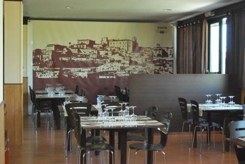 Imagen general del Hostal - Bungalows Camping Cáceres. Foto 4