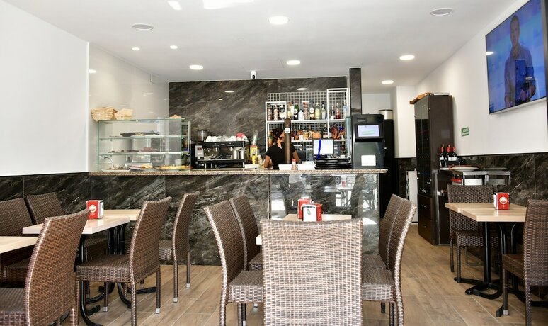 Imagen general del Hostal Garden Rous. Foto 2