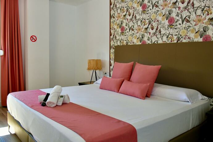 Imagen general del Hostal Garden Rous. Foto 16