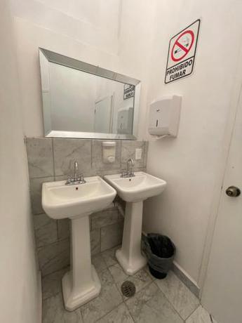 Imagen de la habitación del Hostal Juarez. Foto 16