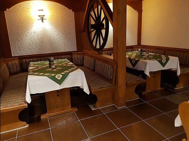 Imagen del bar/restaurante del Hostel zum L&ouml;wen, Todtmoos. Foto 8