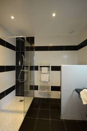 Imagen de la habitación del Hostellerie De La Renaissance. Foto 5
