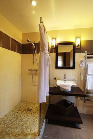Imagen de la habitación del Hostellerie De La Renaissance. Foto 9