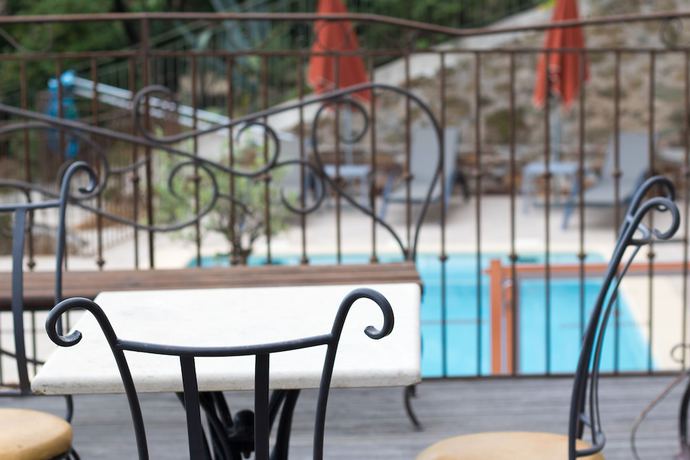 Imagen de la piscina del Hostellerie du Cigalou. Foto 13