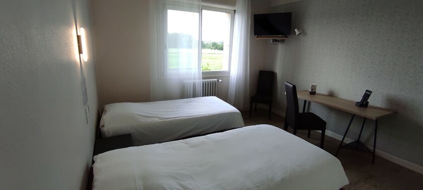 Imagen de la habitación del Hostellerie du Parc, Labarthe-Inard. Foto 19
