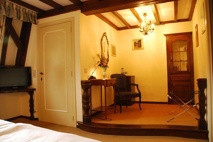 Imagen de la habitación del Hostellerie le Prieur&eacute; de Conques. Foto 5