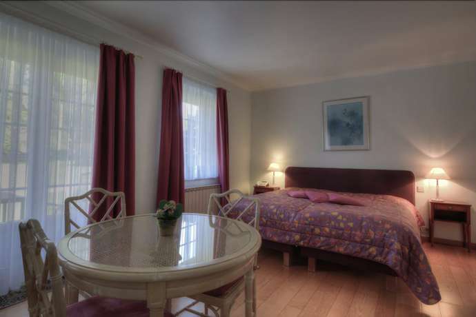 Imagen de la habitación del Hostellerie le Prieur&eacute; de Conques. Foto 11