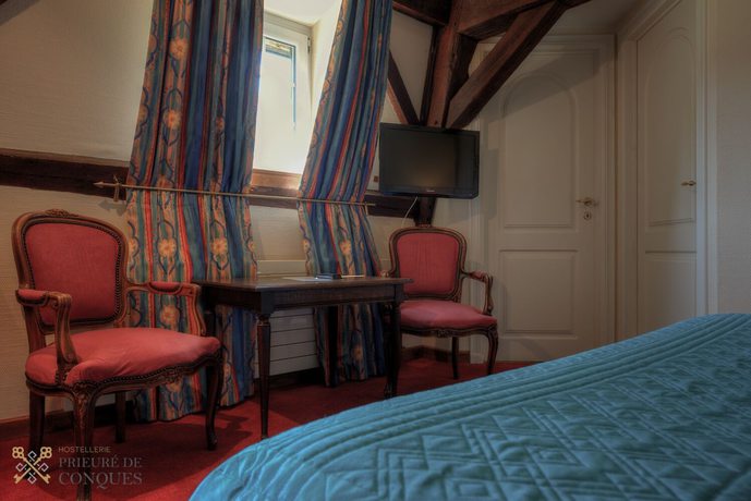 Imagen de la habitación del Hostellerie le Prieur&eacute; de Conques. Foto 17
