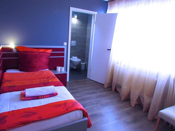 Imagen de la habitación del Hotel 108. Foto 5
