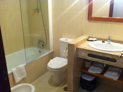 Imagen general del Hotel A Bota. Foto 4