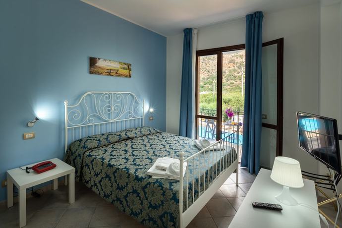 Imagen de la habitación del Hotel Achibea. Foto 3
