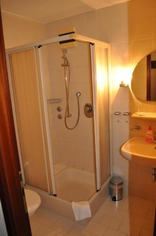 Imagen de la habitación del Hotel Adler, Friedrichshafen. Foto 10