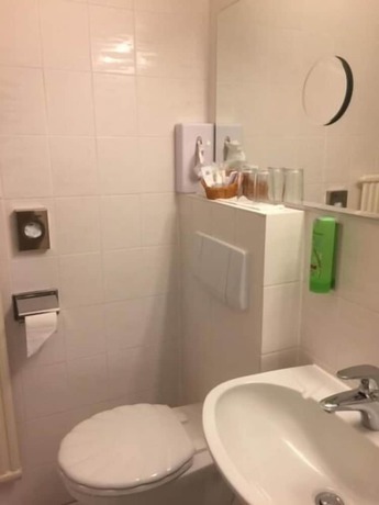 Imagen de la habitación del Hotel Adlerschanze. Foto 10