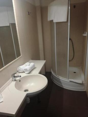 Imagen de la habitación del Hotel Adria. Foto 8