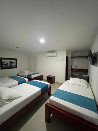 Imagen de la habitación del Hotel Aguamarina. Foto 19